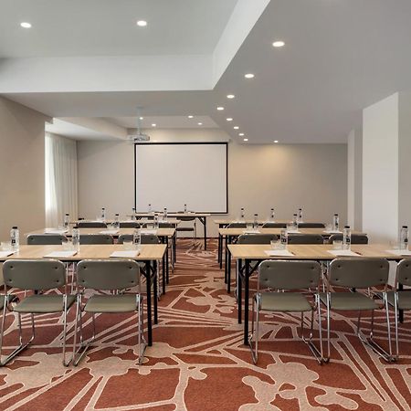 Ramada By Wyndham Bucharest Otopeni Airport Kültér fotó