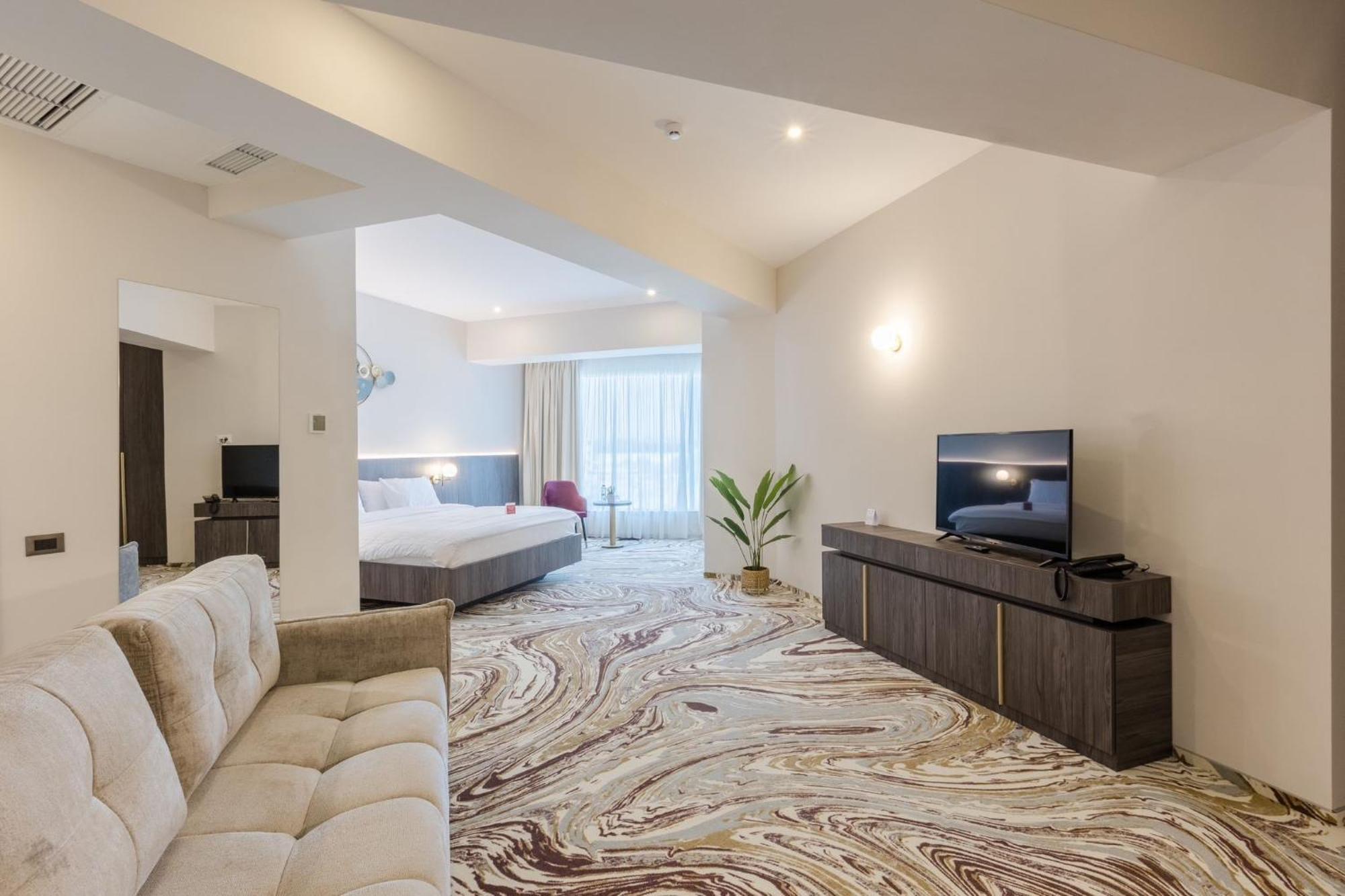 Ramada By Wyndham Bucharest Otopeni Airport Kültér fotó