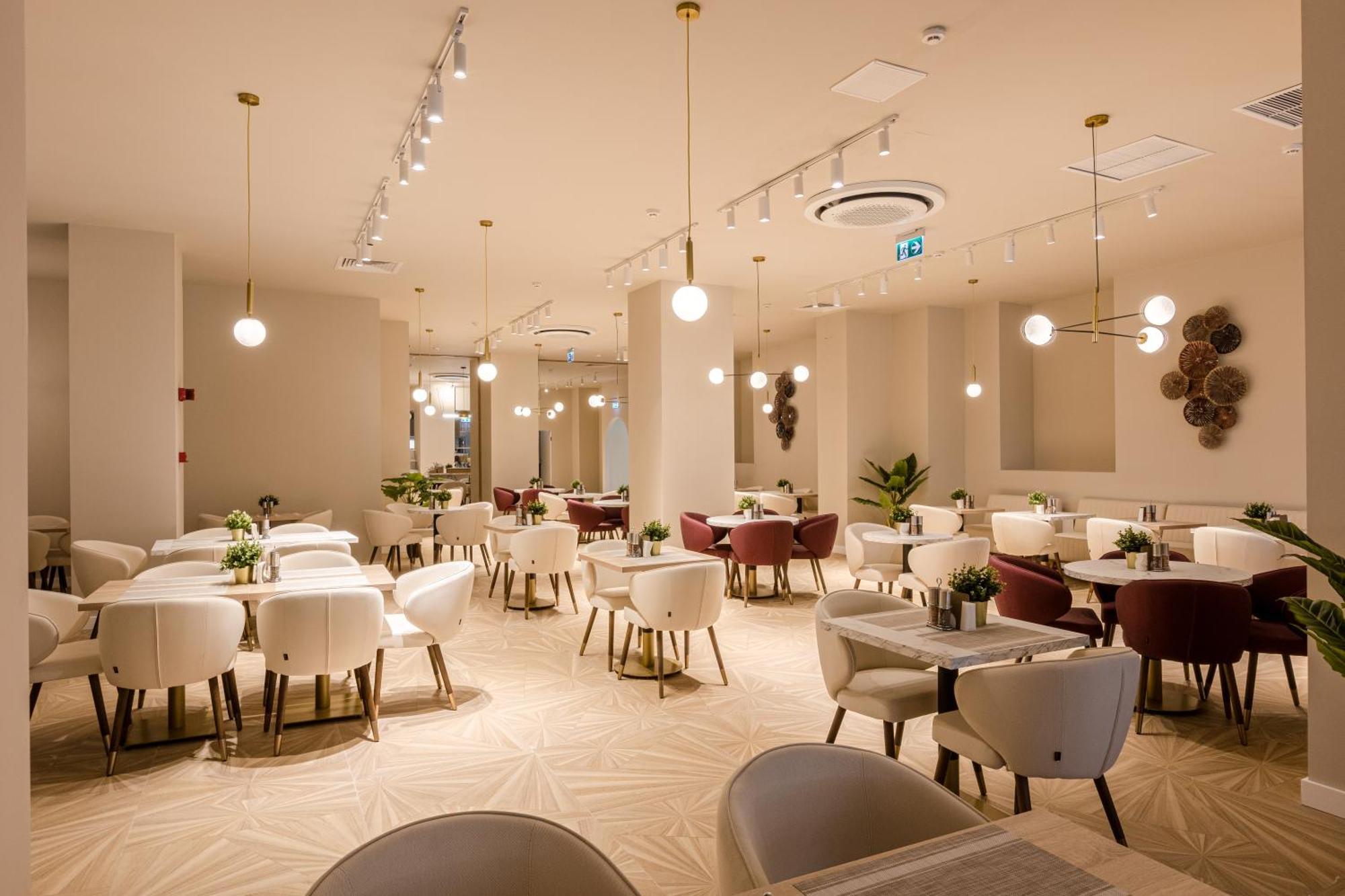 Ramada By Wyndham Bucharest Otopeni Airport Kültér fotó
