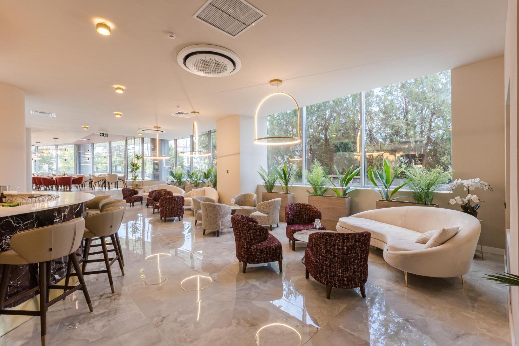 Ramada By Wyndham Bucharest Otopeni Airport Kültér fotó
