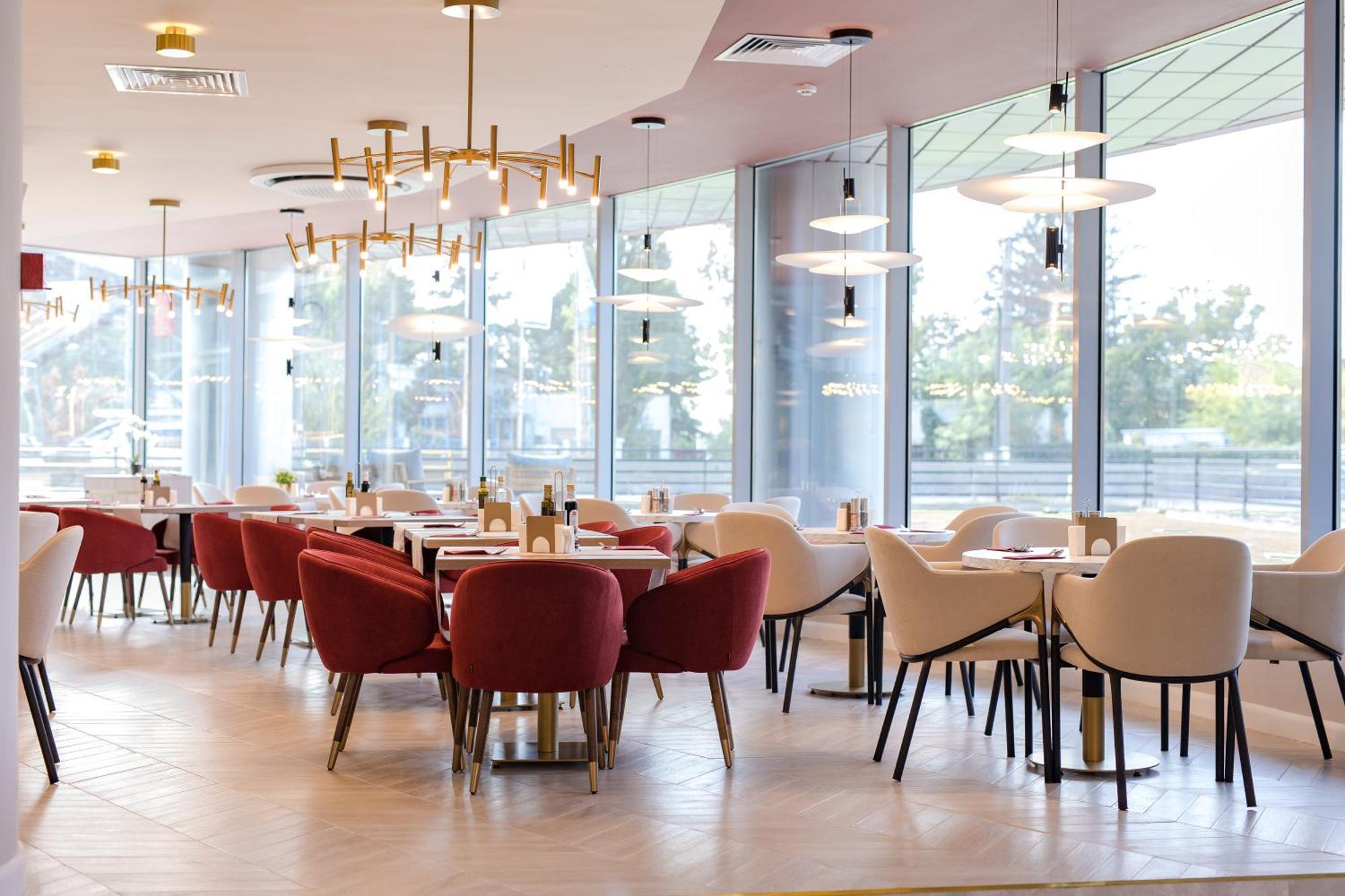 Ramada By Wyndham Bucharest Otopeni Airport Kültér fotó