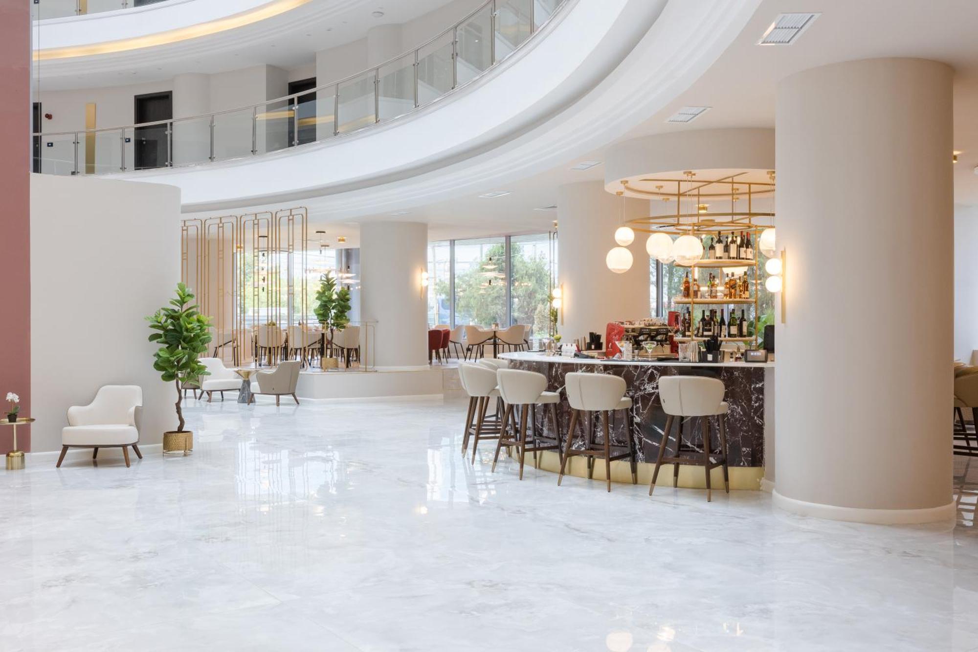 Ramada By Wyndham Bucharest Otopeni Airport Kültér fotó