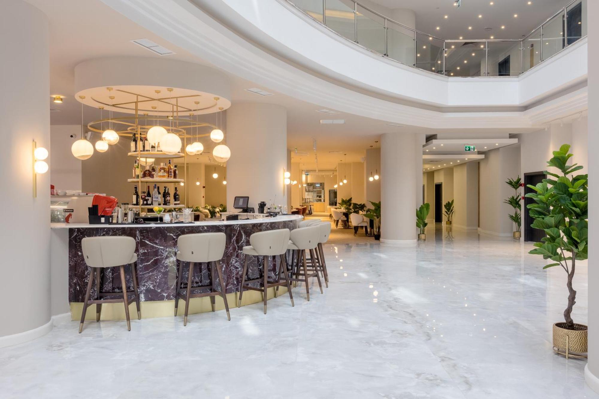 Ramada By Wyndham Bucharest Otopeni Airport Kültér fotó