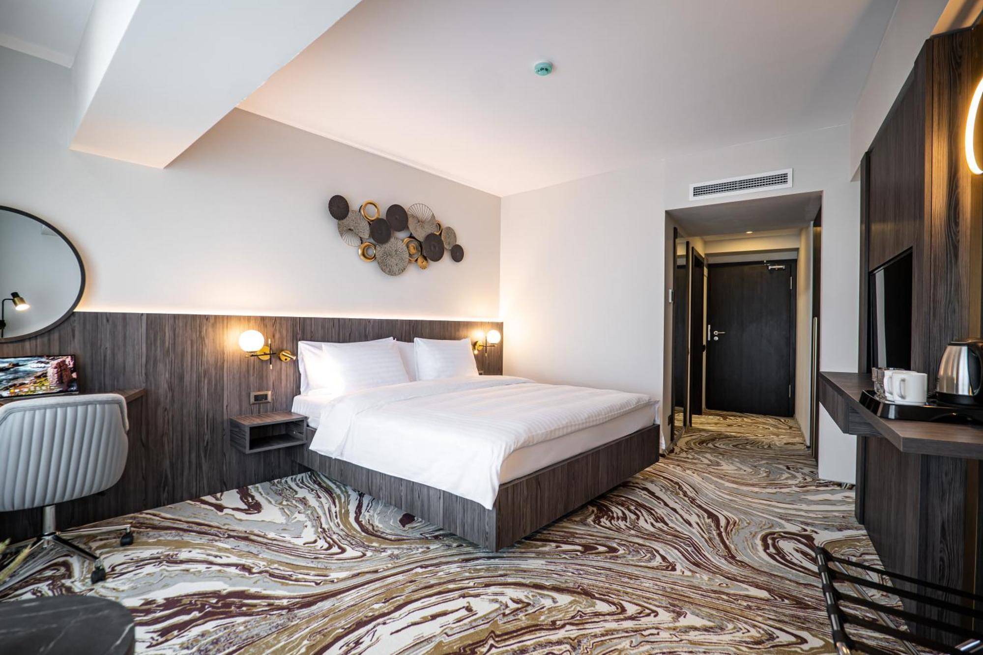 Ramada By Wyndham Bucharest Otopeni Airport Kültér fotó