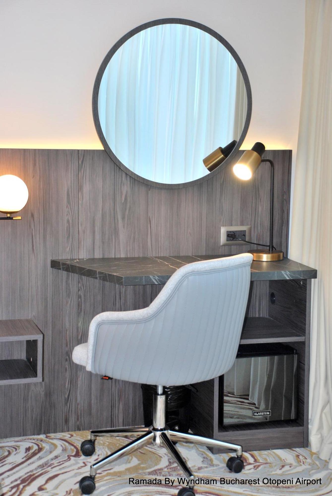 Ramada By Wyndham Bucharest Otopeni Airport Kültér fotó