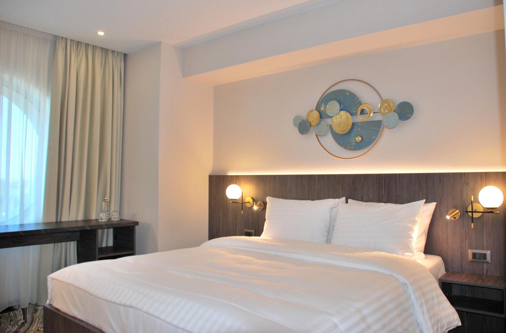 Ramada By Wyndham Bucharest Otopeni Airport Kültér fotó