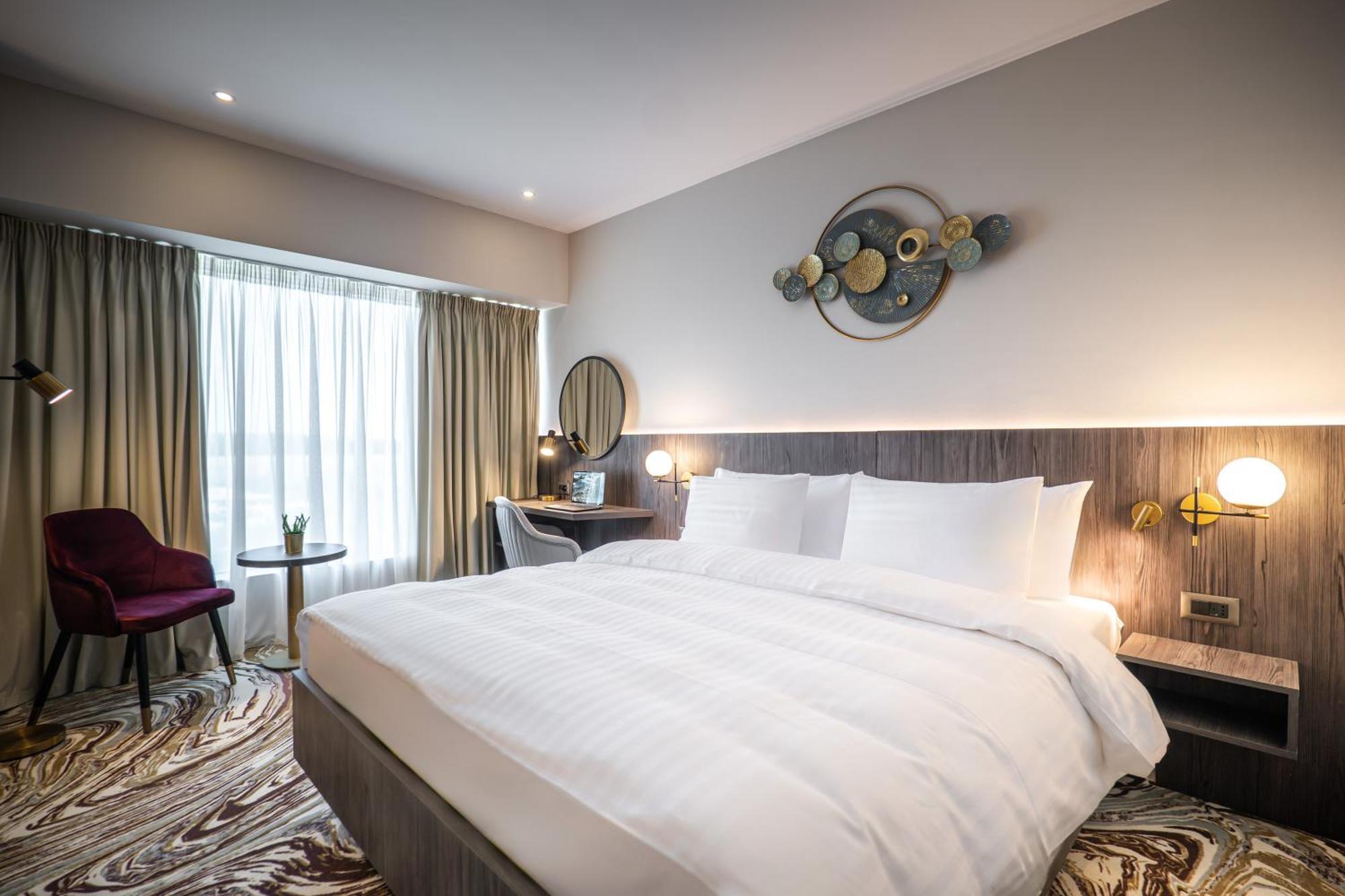 Ramada By Wyndham Bucharest Otopeni Airport Kültér fotó