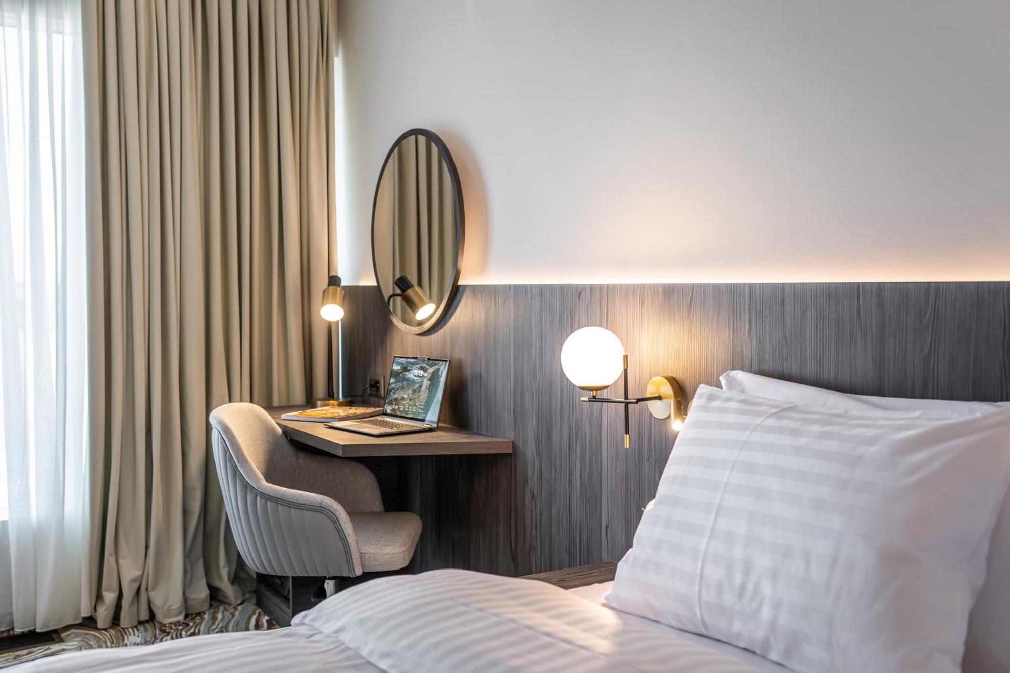 Ramada By Wyndham Bucharest Otopeni Airport Kültér fotó