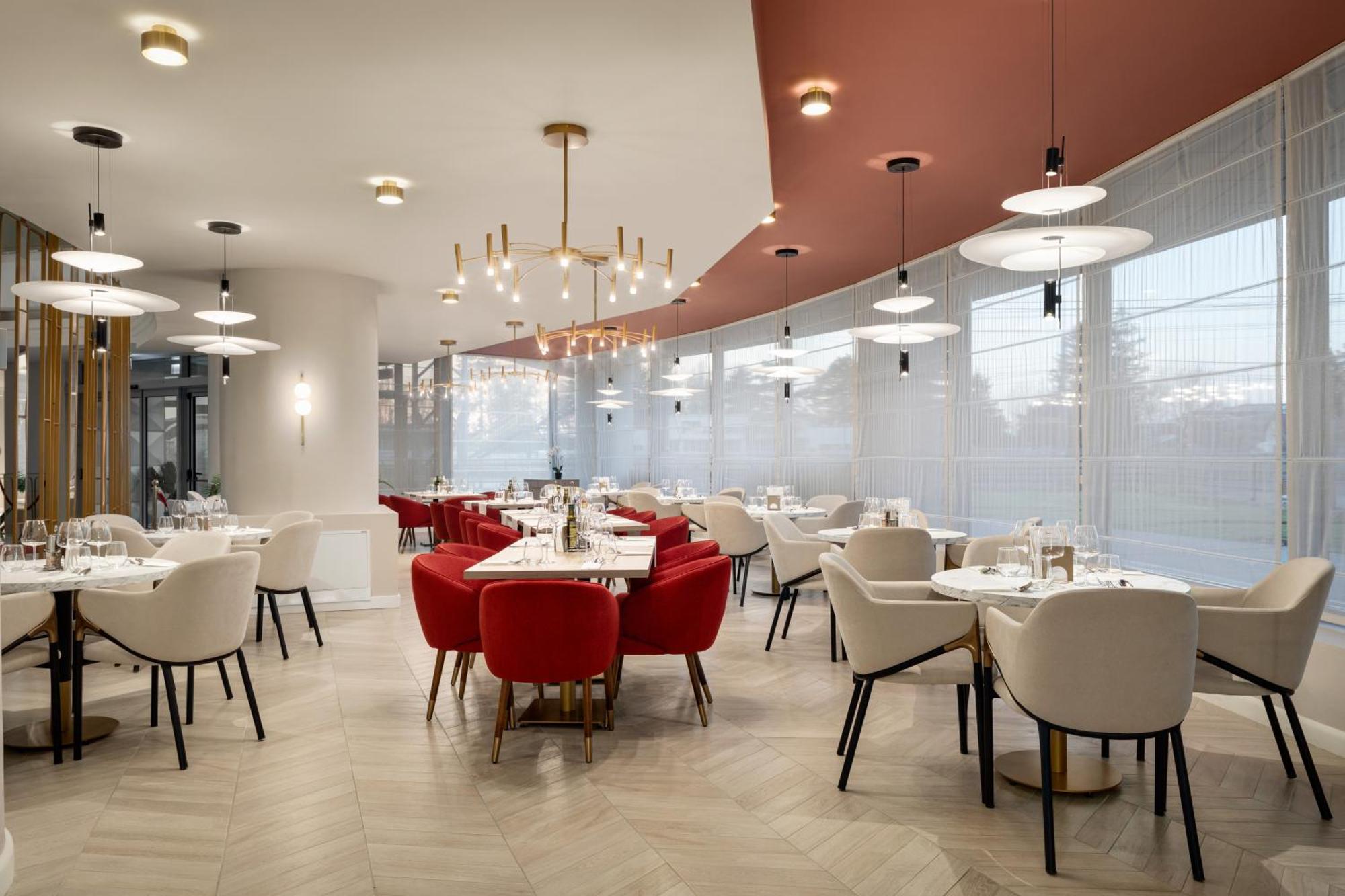 Ramada By Wyndham Bucharest Otopeni Airport Kültér fotó