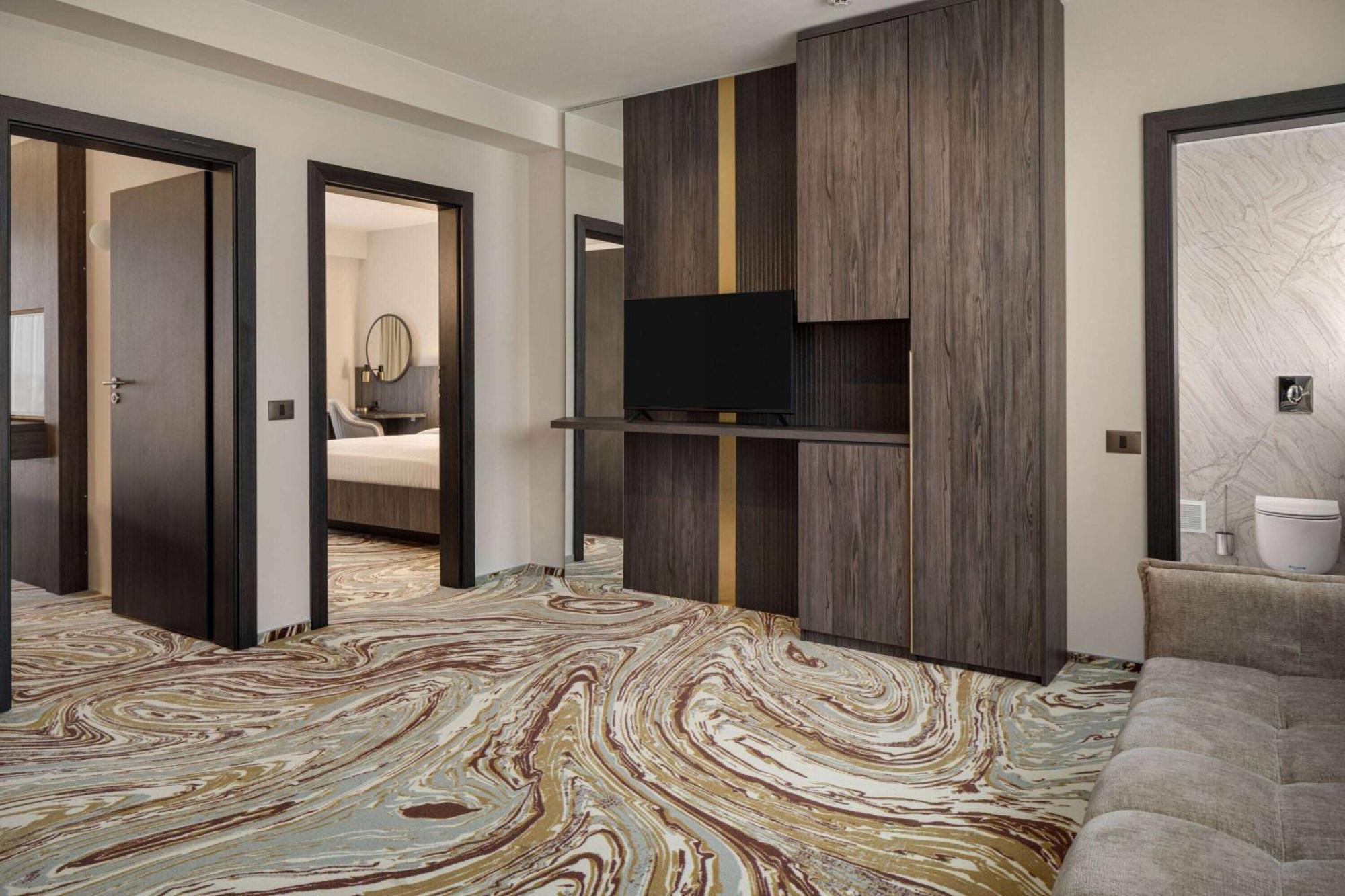Ramada By Wyndham Bucharest Otopeni Airport Kültér fotó